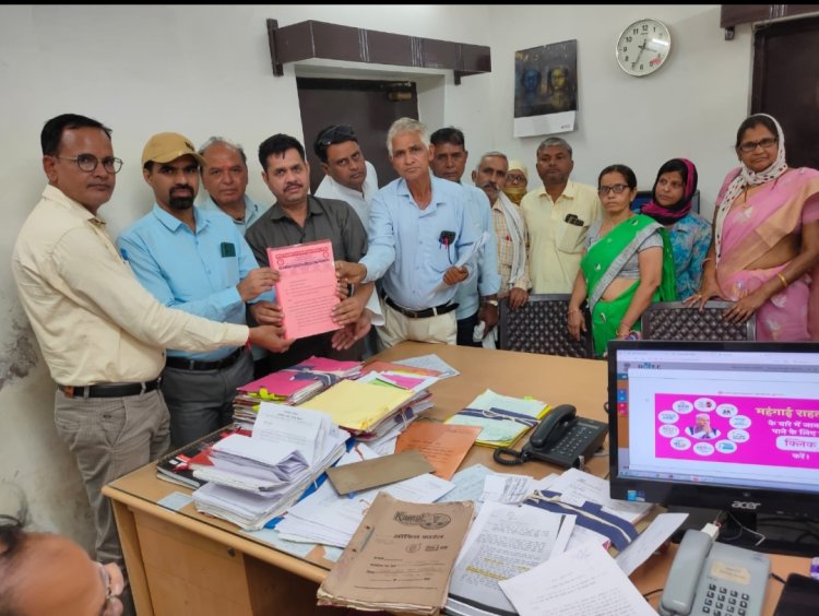 कर्मचारियों ने प्रधानमंत्री के नाम सौंपा ज्ञापन मांगें ना मानने पर दी दिल्ली कूच की चेतावनी