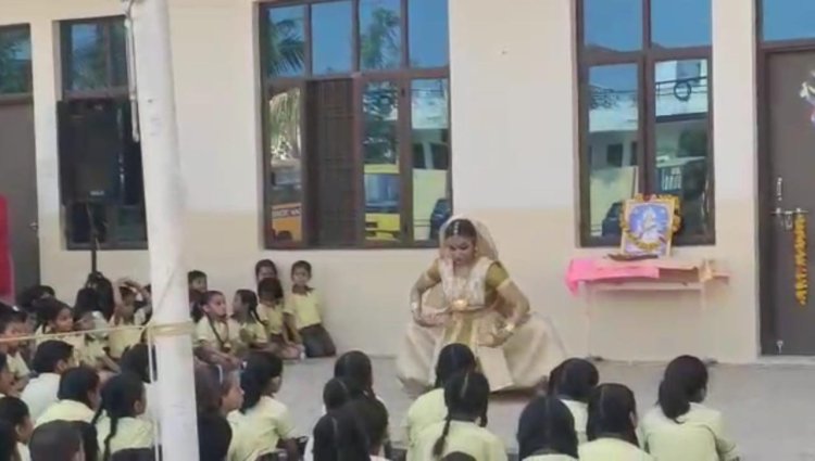 स्पिक मैके के तत्वाधान में यूरोपियन किड्स स्कूल सेंती में हुई असम के शास्त्रीय नृत्य सत्रिया की प्रस्तुति।