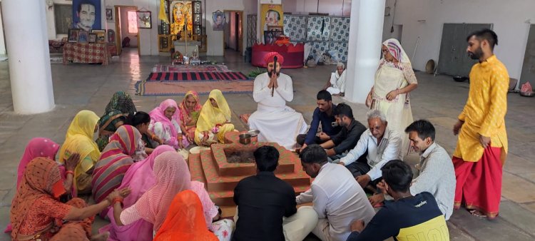 बड़ी सादड़ी, स्वामी गोपाल पुरूषोत्तम आश्रम में धूमधाम से मनाया पाटो उत्सव रजत कलश से किया भगवान का अभिषेक मंदिर पर चढ़ाई गरुड़ ध्वजा