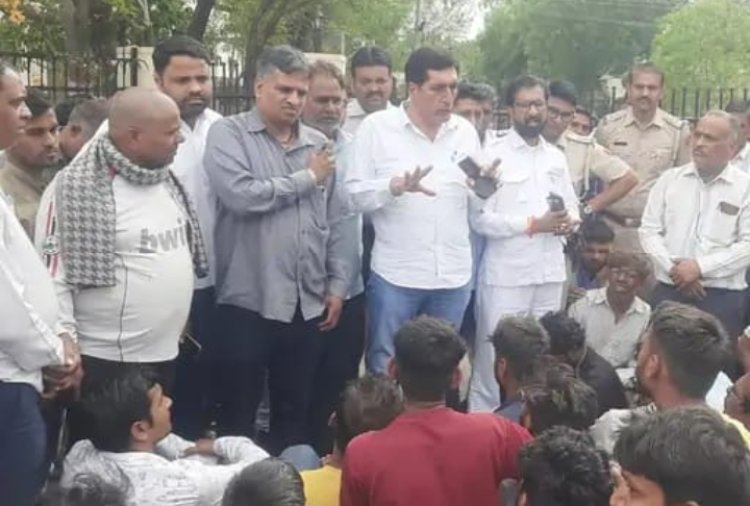हाईटेंशन तार से हुए हादसे का मामला: दोनों  मृतकों के परिजनों को 19-19 लाख रुपए देने का  आश्वासन, परिजनों ने धरना छोड़ उठाए शव