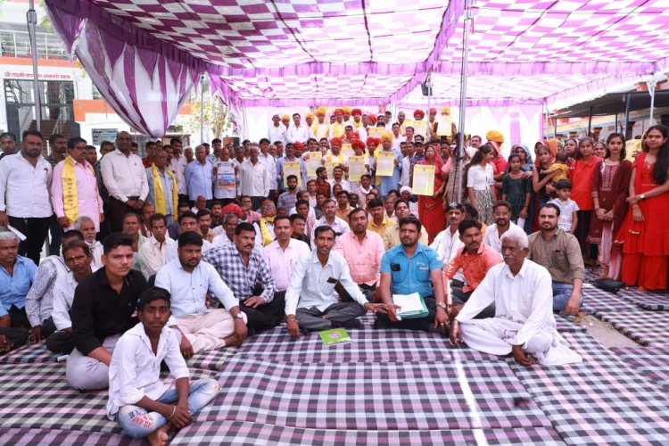 माँ श्रीयादे मन्दिर पर वार्षिक ध्वजारोहण एवं प्रजापत समाज का  प्रथम " युवक-युवती परिचय-सम्मेलन मातृकुण्डिया में सम्पन्न समोजात्थान पोस्टर का विमोचन तथा समाज के महाकुम्भ में भाग लेने हेतु 28 मई को 26.  जयपुर चलो " का आह्वान