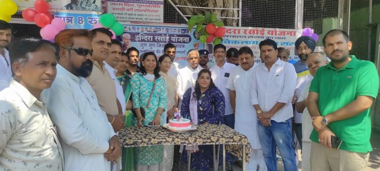 मुख्यमंत्री गहलोत के जन्मदिवस पर राज्यमंत्री सुरेंद्रसिंह जाड़ावत के नेतृत्व में शहर कि सभी 9 इंदिरा रसोई में निशुल्क भोजन करवाया।
