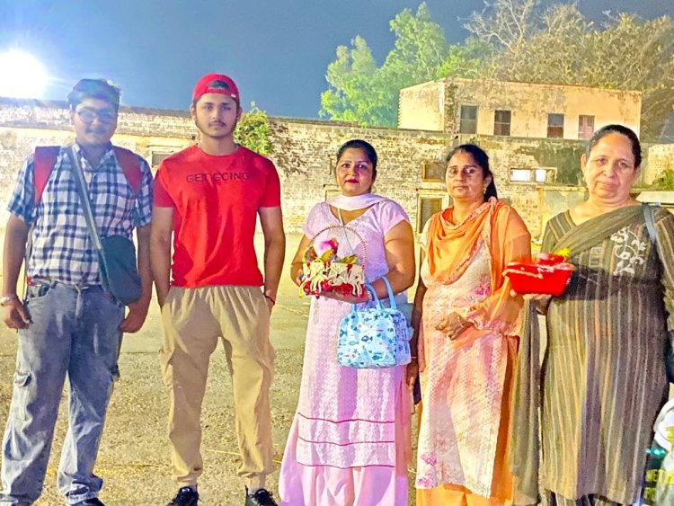कस्बा साडोरा से महिलाओं का एक ग्रुप खाटू श्याम जी की यात्रा