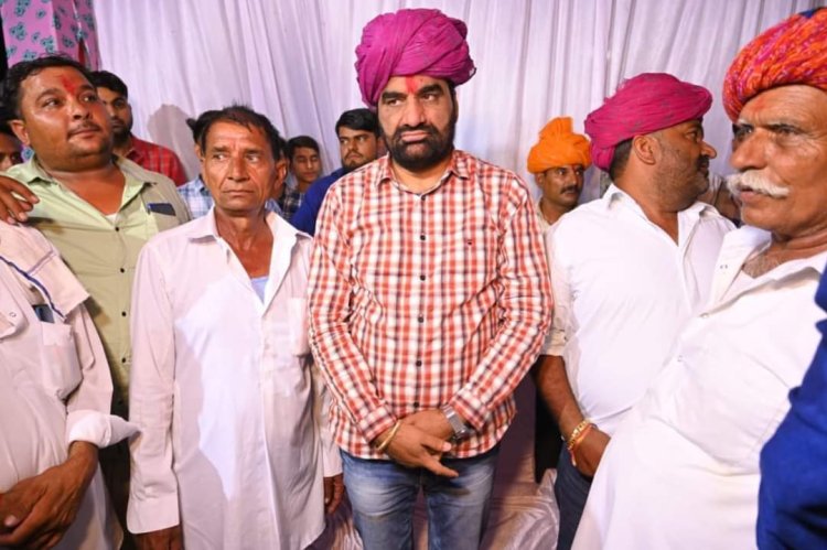 आरएलपी सुप्रीमो हनुमान बेनीवाल पहुंचे जियाखेड़ी