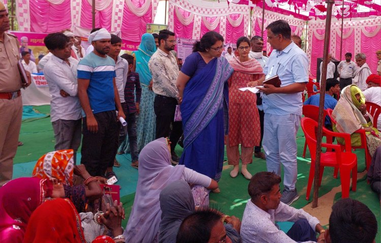 जिला कलेक्टर ने प्रशासन गांवों के संघ एवं महंगाई राहत कैंपों का लिया जायजा