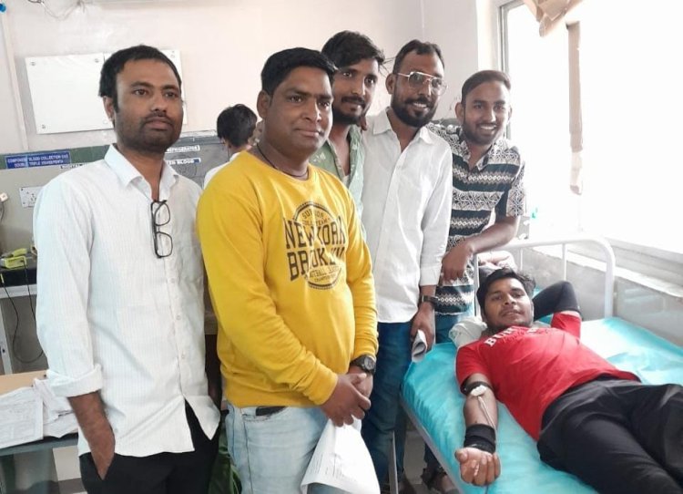 स्व. कन्हैया लाल सेन की प्रथम पुण्यतिथि पर ब्लड बैंक पहुंच 29 मित्रो ने किया रक्तदान।