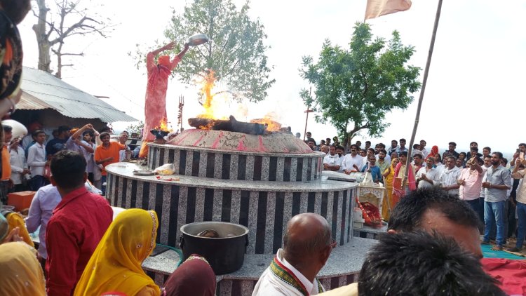 जेठी अमावस्या पर बांसी धूंणी मेले में उमड़ा आस्था व श्रद्धा का सैलाब खुशहाली की कामना के साथ सवा तीन क्विंटल घी से हवन हुआ