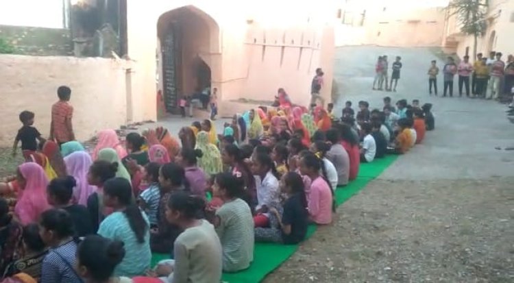 74वे रविवार को रामधुन प्रभात फेरी निकाली श्रद्धालु ओ ने किया हनुमान चालीसा का पाठ लोगों ने की पुष्प वर्षा बाल संस्कार शिविर विजेताओं का किया अभिवादन
