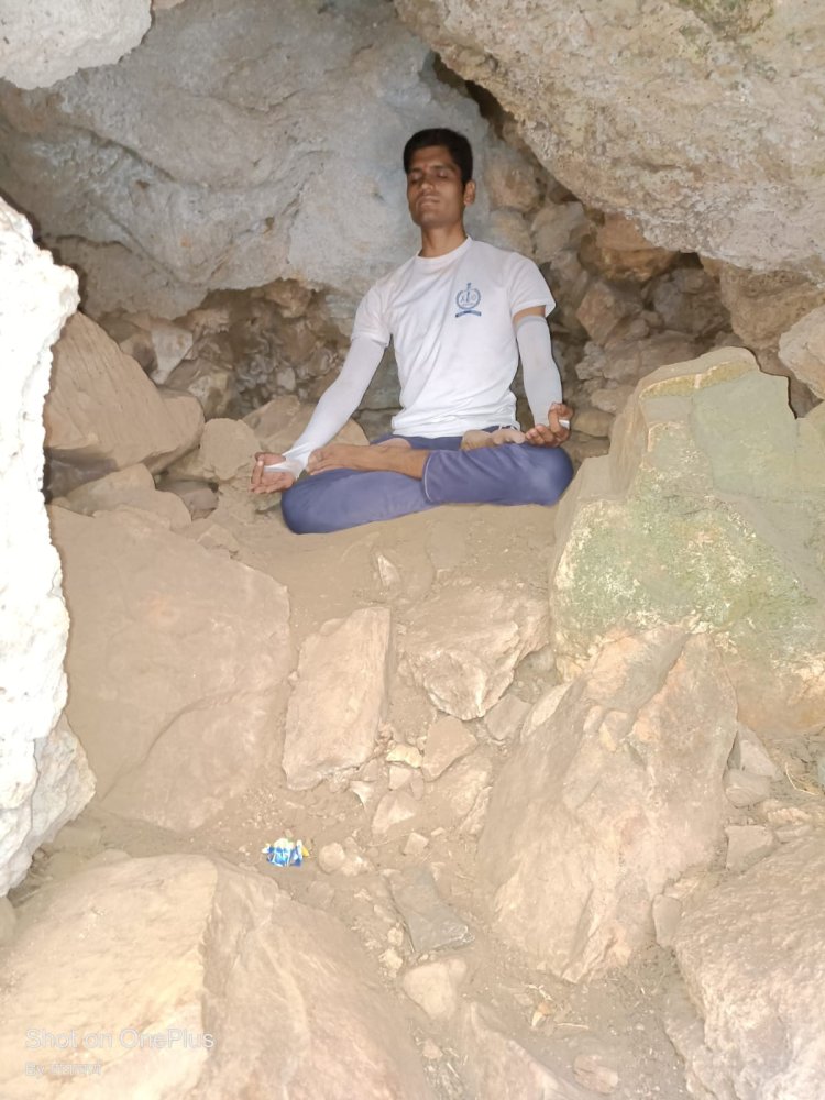 सीता माता वन्यजीव अभ्यारण्य की पहाड़ियों में की योग साधना