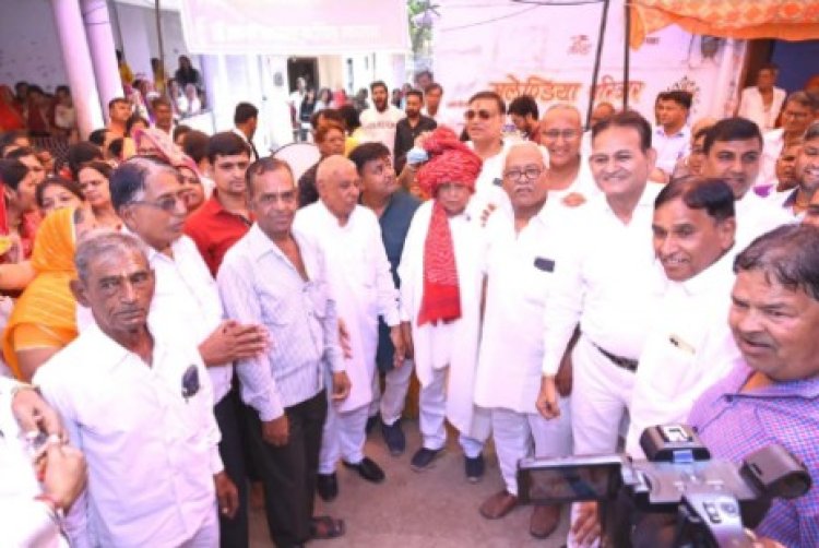 बिनोता विमलनाथ श्वेतांबर जैन मंदिर पर जयकारो के साथ ध्वजारोहण