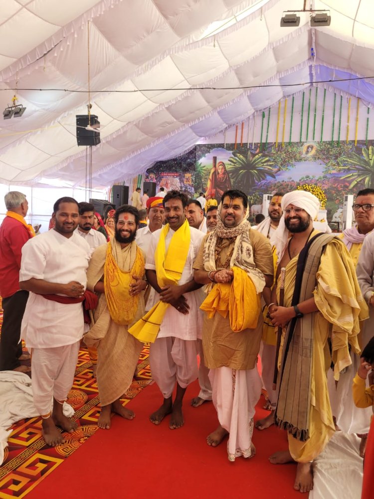 कश्मोर पावटिया बालाजी मंदिर में गूंजे मीराबाई के जयकारे