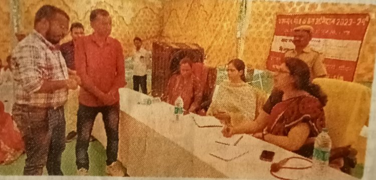 जिला कलक्टर को निरीक्षण में मिली थी शिकायत , आवां गिरदावर निलंबित, तहसीलदार को लगाई फटकार