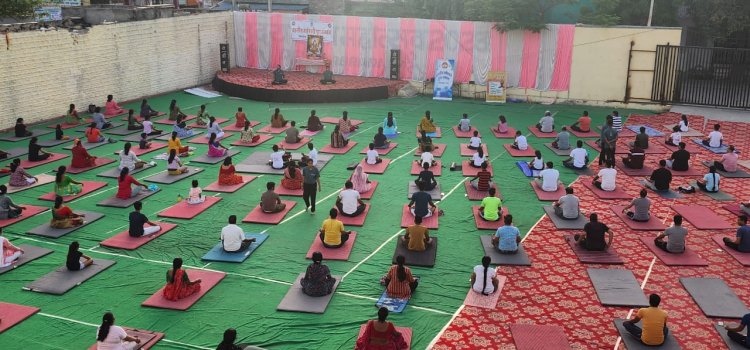 माहेश्वरी युवा संगठन के द्वारा आयोजित योग शिविर मे दिखा भारी उत्साह आम जन ने लिया शिविर का लाभ।