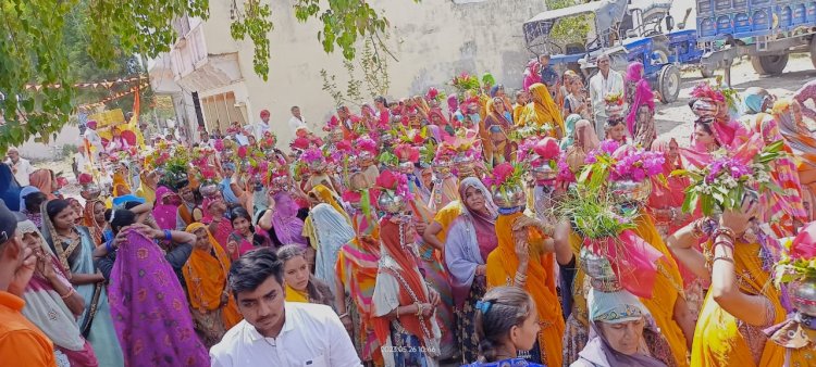 गांव फाचर इच्छापूर्ण हनुमान मंदिर में सात दिवसीय श्रीमद्भागवत कथा ज्ञान का हुआ भव्य शुभारंभ कलश यात्रा में सैकड़ों श्रद्धालुओं ने लिया भाग