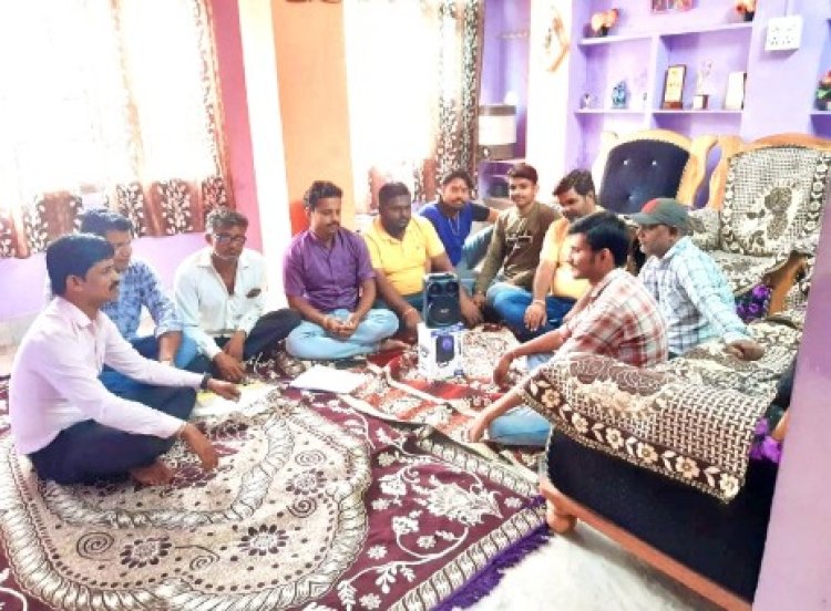 बिनोता में प्रधानमंत्री मोदी की मन की बात सुनी रेडियो पर