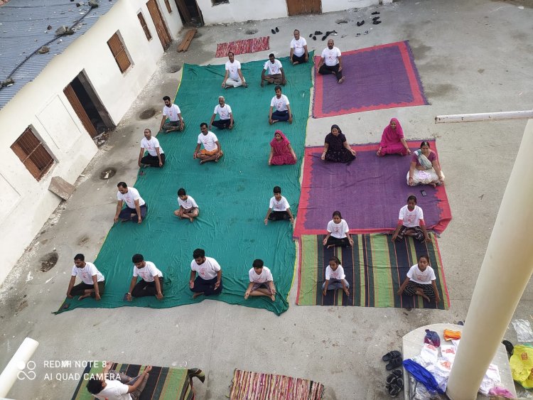 अंतर्राष्ट्रीय योग दिवस के उपलक्ष में आयोजित *योग सप्ताह* के अंतिम दिवस पर योग का विशेष सत्र आयोजित हुआ।