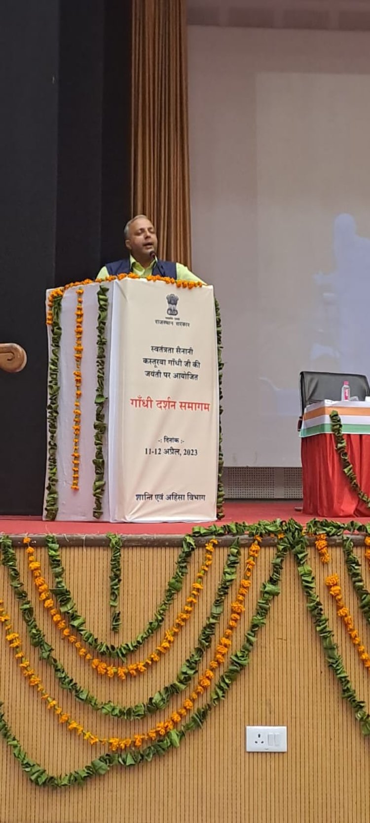 शांति एवं अहिंसा निदेशालय के निदेशक मनीष शर्मा 22 जून को कपासन एवं बेगूं में गांधी दर्शन प्रशिक्षण शिविर में भाग लेगे शर्मा चित्तौडगढ पहुंचे..