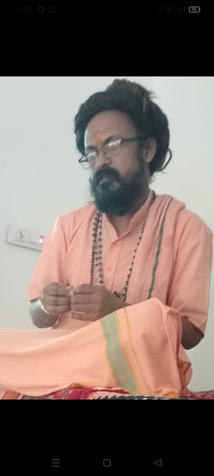 सिंहाना गांव में आश्रम के कमरे में पंखे से लटका मिला शव    