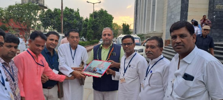 50 हजार महात्मा गांधी सेवा प्रेरकों को नियुक्त करने के निर्णय पर मुख्यमन्त्री का आभार प्रकट किया