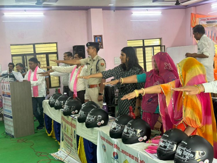 प. स. भदेसर की 25 ग्राम पंचायतों में 1250 हेलमेट वितरित।