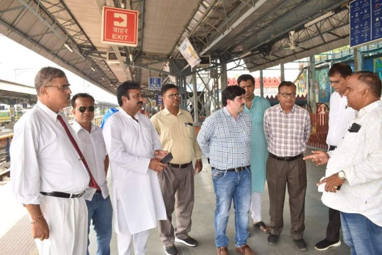 कल से चलेगी चित्तोड़ अहमदाबाद ट्रेन, रेलवे स्टेशन पर तैयारियो का जायजा लिया।