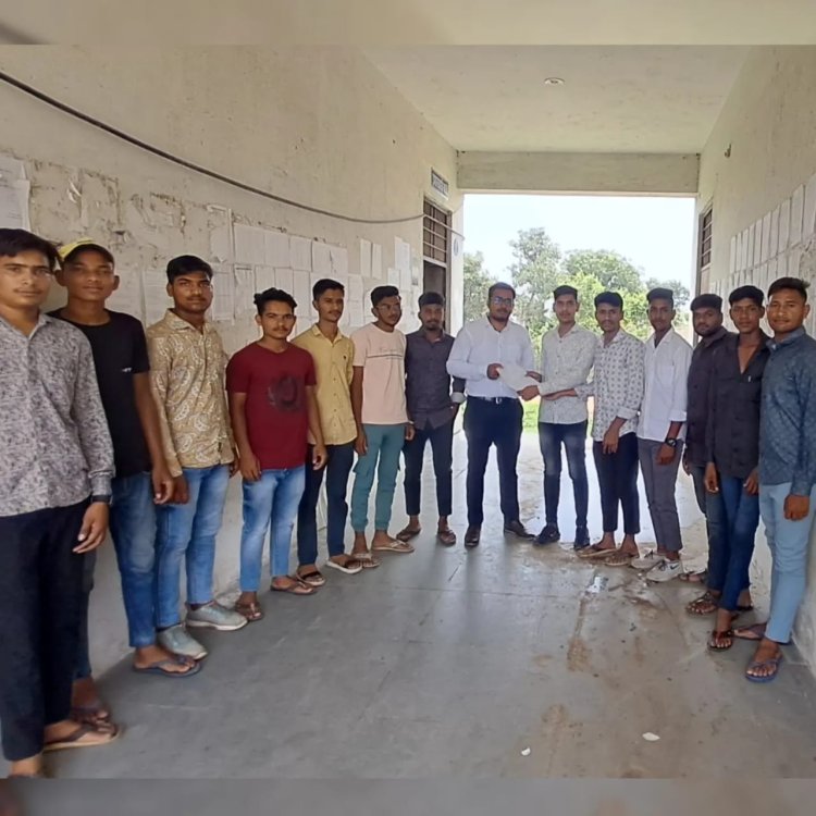 बड़ी सादड़ी एन एस यू आई छात्रों ने दिया कॉलेज प्राचार्य को ज्ञापन महाविद्यालय में प्रथम वर्ष संकाय में सीटें बढ़वाने की मांग
