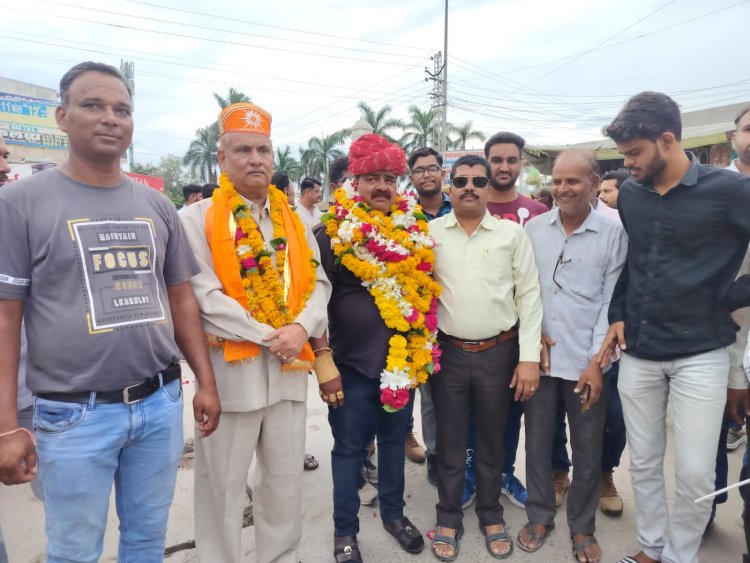 कार्यकारी प्रदेश अध्यक्ष बनने पर कलेक्ट्रेट पर गोल्ड मेन का खटीक समाज ने किया भव्य स्वागत।