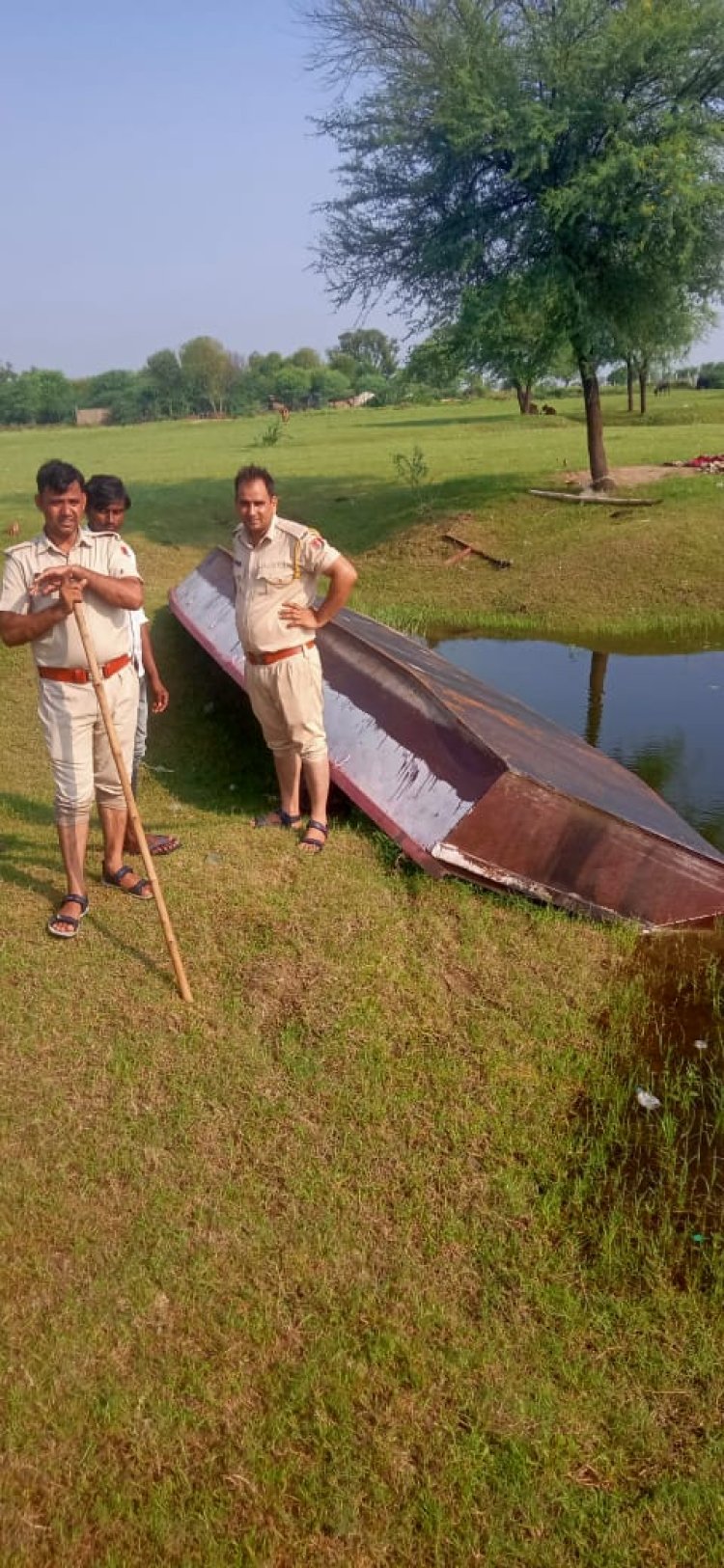 पुलिस ने एक दर्जन नावे की जब्त ,10 नावों को किया नष्ट