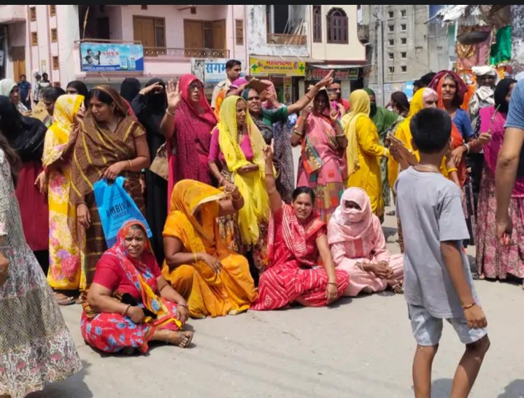 तालाब में पानी लाने की मांग: कपासन में दूसरे दिन भी जारी रहा प्रदर्शन, भूख हड़ताल पर बैठे युवक की तबीयत बिगड़ी