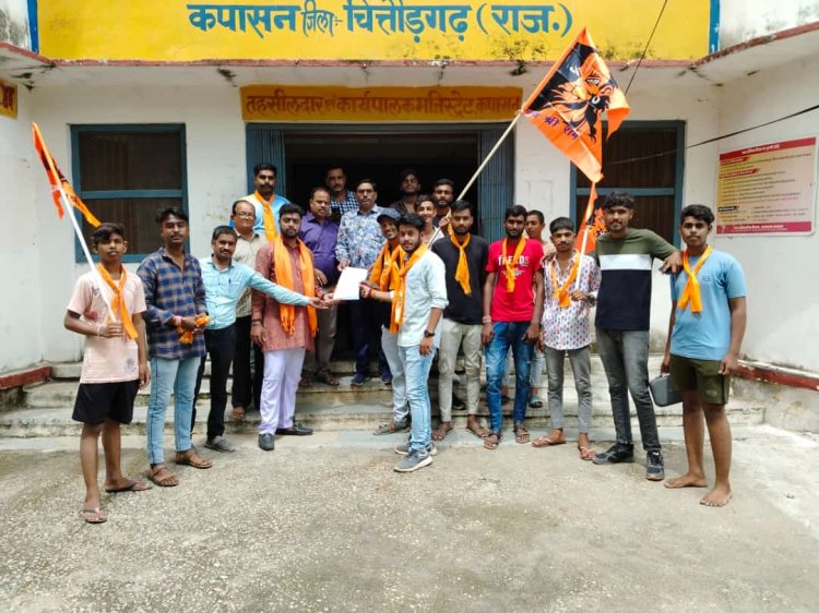 गौ माता को राष्ट्र पशु ( राष्ट्रमाता ) बनाने हेतु राष्ट्रपति के नाम उपखंड अधिकारी कपासन को ज्ञापन , श्री चेतन दास जी महाराज श्री के आर्शीवार्द , मेवाड़ गौ ग्राम सेवा के अध्यक्ष श्री अनुज दास जी के सानिध्य श्री सांवलिया धाम आश्रम मुंगाणा से श्री सांवलिया सेठ धाम मंडफिया तक की पदयात्रा