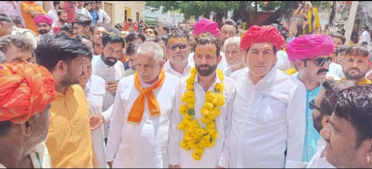 सावा में निकली भव्य कावड़ यात्रा राज्यमंत्री जाड़ावत ने पुष्प वर्षा कर स्वागत किया।