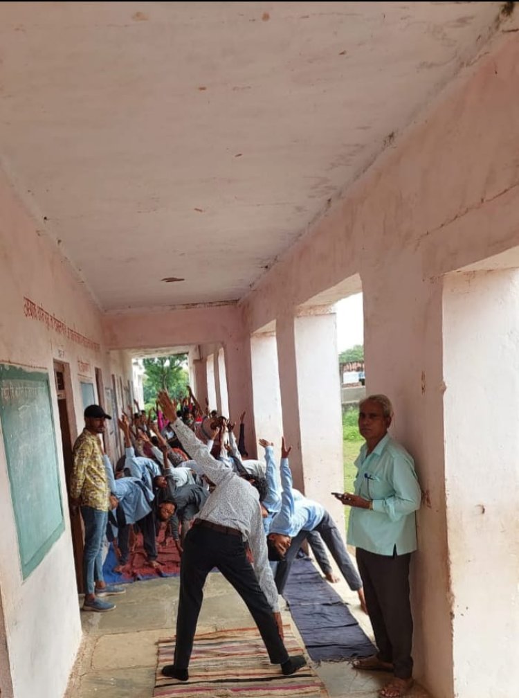 बागेलो का खेड़ा स्कूल में योग करवाया