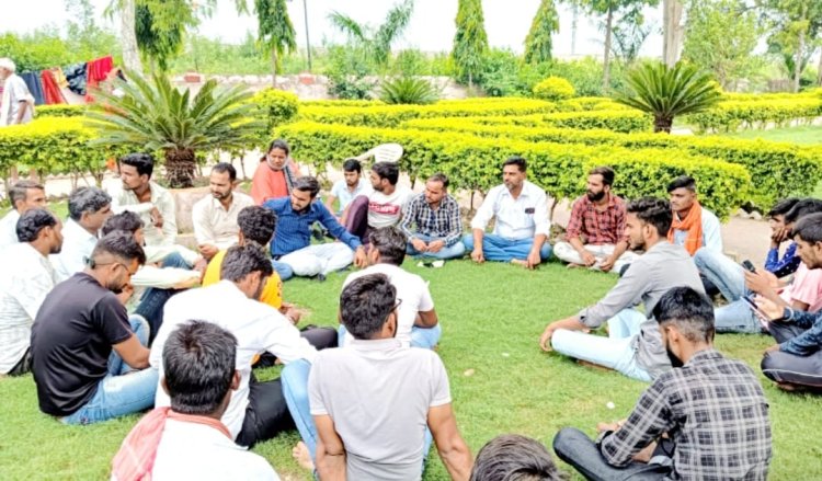 अखंड भारत दिवस कार्यक्रम हेतु विहिप व बजरंग दल बड़ीसादड़ी प्रखंड की बैठक मां आशापुरा माता मंदिर पर हुई
