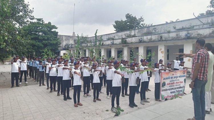 अगस्त क्रांति दिवस पर एनएसएस की इकाई ने किया पौधारोपण