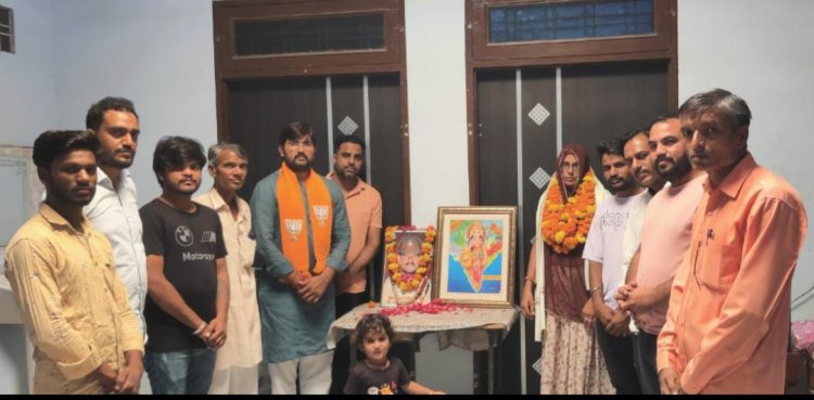 भाजयुमो कार्यकर्ताओं ने वीरांगनाओ का किया सम्मान