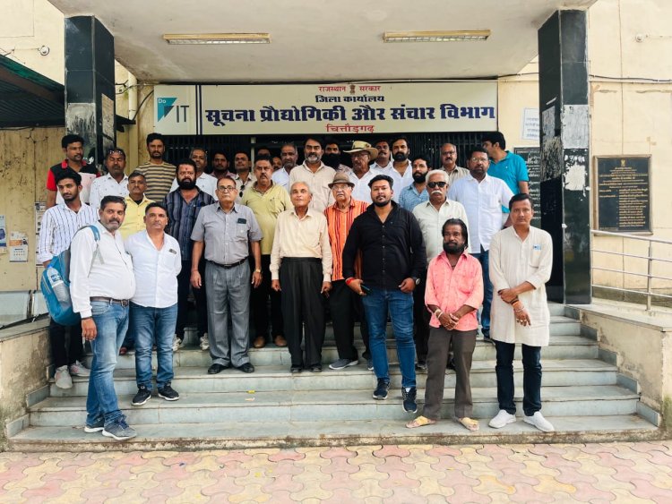 राजस्थान पत्रिका द्वारा गलत तथ्य छापने के विरोध में जिला कलेक्टर को सर्व समाज ने सौंपा ज्ञापन।