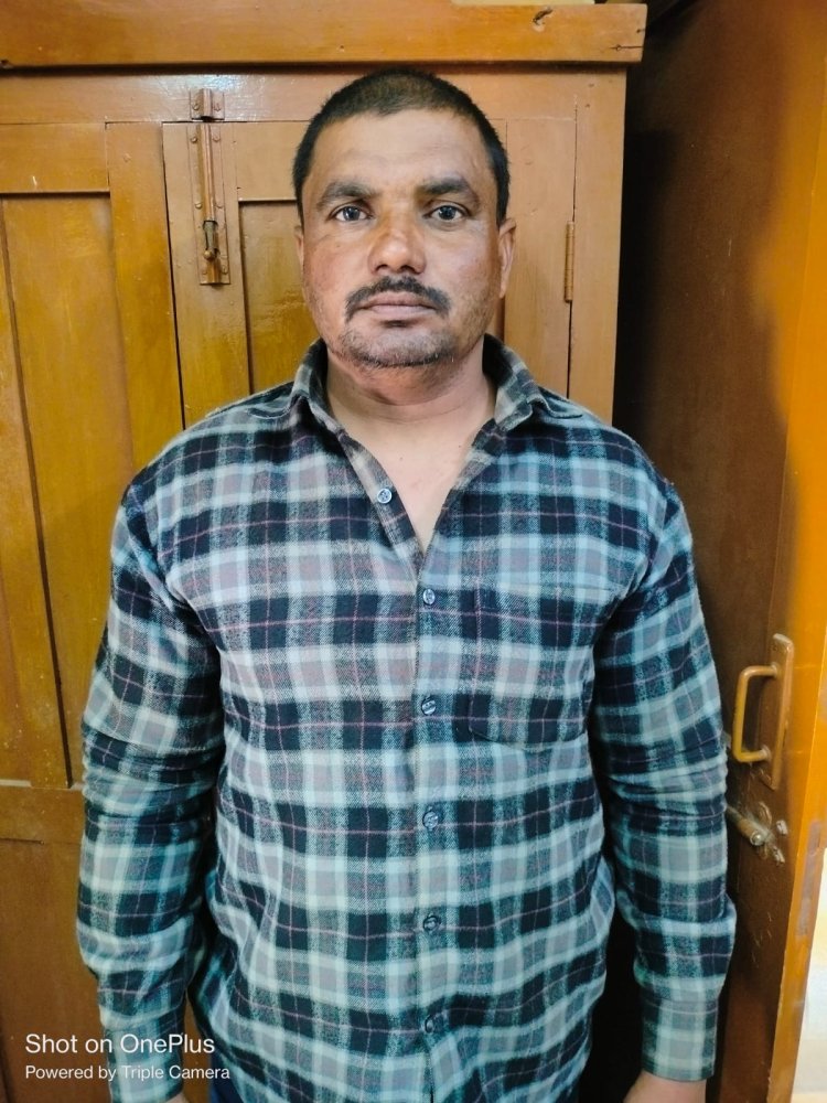 पुरानी रंजिश को लेकर मारपीट कर हत्या करने वाले दो आरोपी गिरफ्तार,घटना में प्रयुक्त मोटरसाईकिल जब्त।
