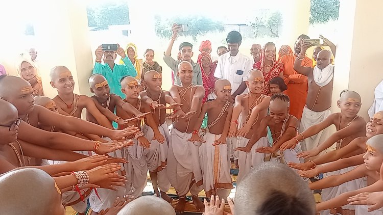 लगभग दो दर्जन बच्चों का जनेऊ संस्कार का हुआ आयोजन
