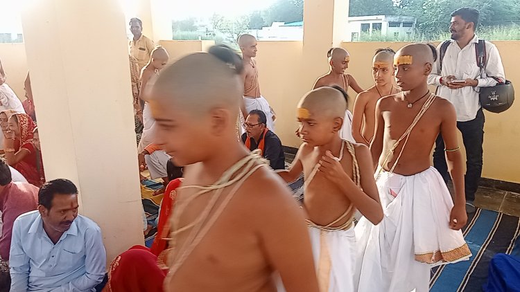 लगभग दो दर्जन बच्चों का जनेऊ संस्कार का हुआ आयोजन