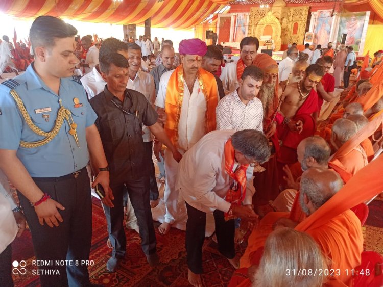 असम के राज्यपाल गुलाबचंद कटारिया ने अनगढ़ बावजी नरबदिया में आयोजित सर्व समाज सनातन चातुर्मास में भाग लिया।