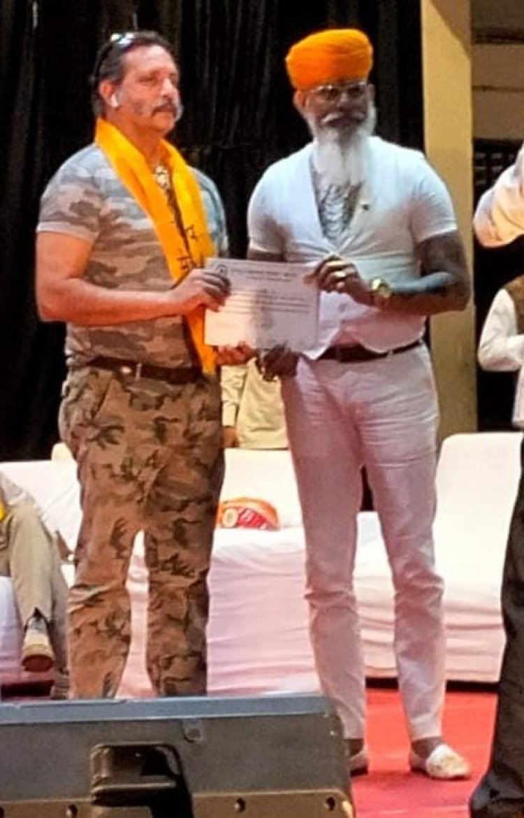 संभाग स्तरीय सम्मान समारोह में डॉ. शैलेंद्र सिंह का किया अभिनंदन