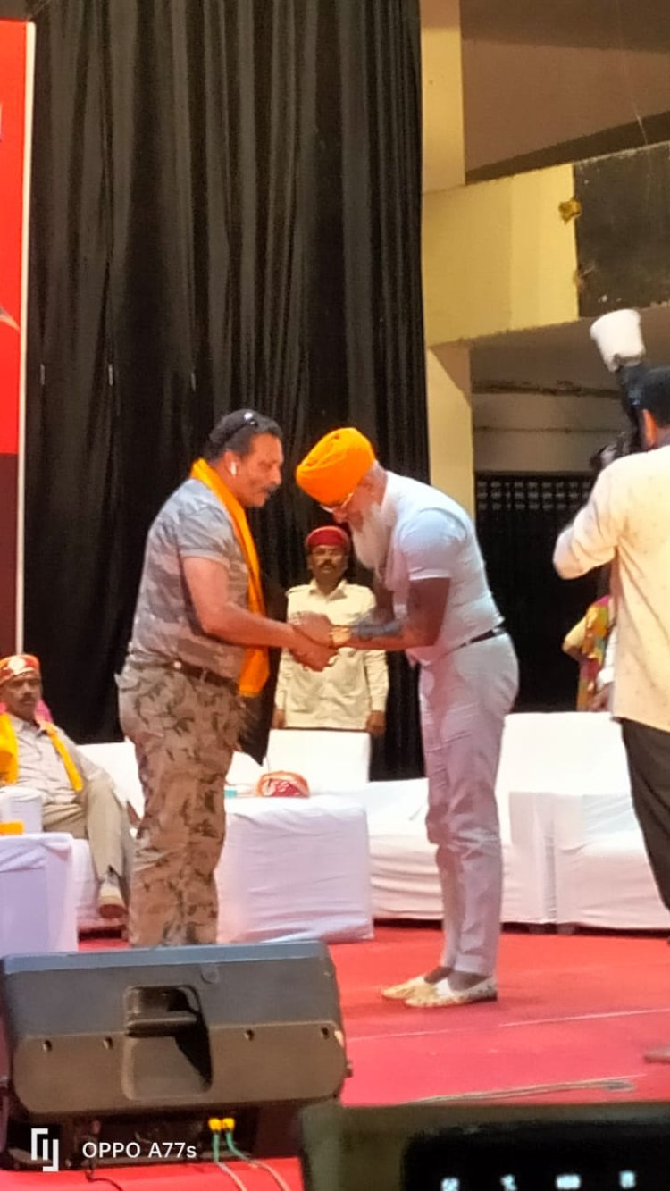 संभाग स्तरीय सम्मान समारोह में डॉ. शैलेंद्र सिंह का किया अभिनंदन