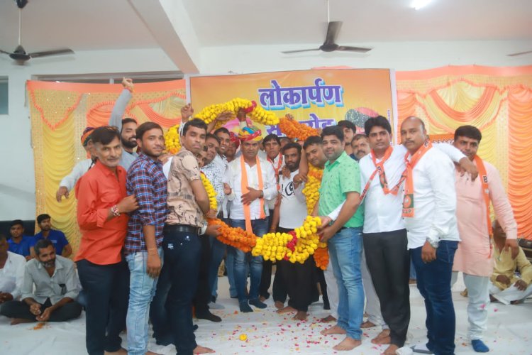 कन्नौज में विधायक आक्या ने किया दो करोड़ की राशि के कार्यो का लोकार्पण ग्रामीणों ने पुष्पवर्षा कर स्वागत किया।