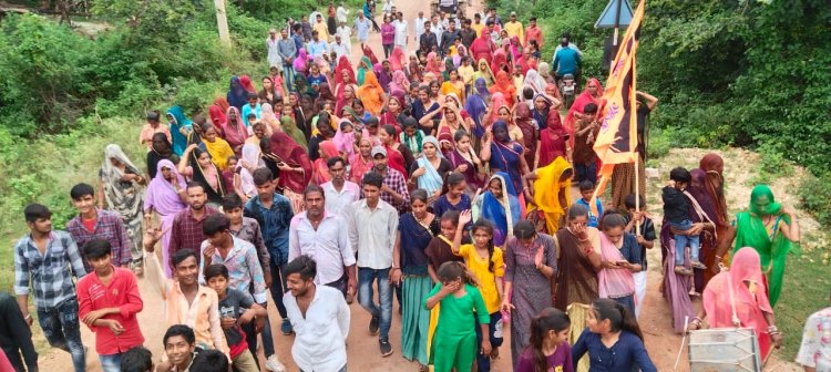 बनेस्टी में जल झूलनी एकादशी पर निकली शोभायात्रा।