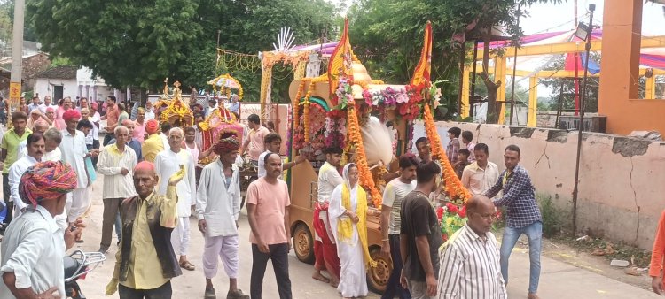 कन्नौज में जलझुलनी एकादशी पर ठाकुर जी की बेवाण यात्रा निकाली गई।
