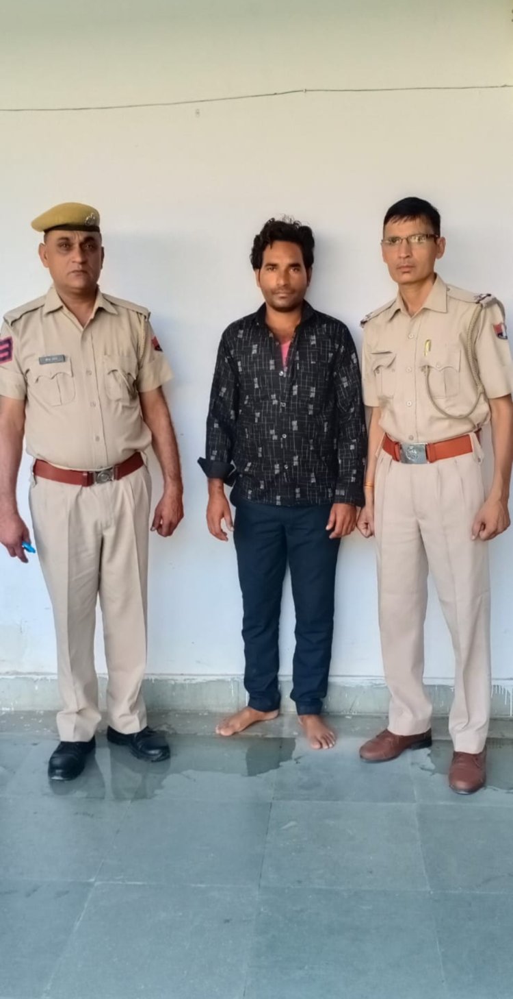 दो लाख रुपए की देशी शराब बरामद, आरोपी गिरफ्तार