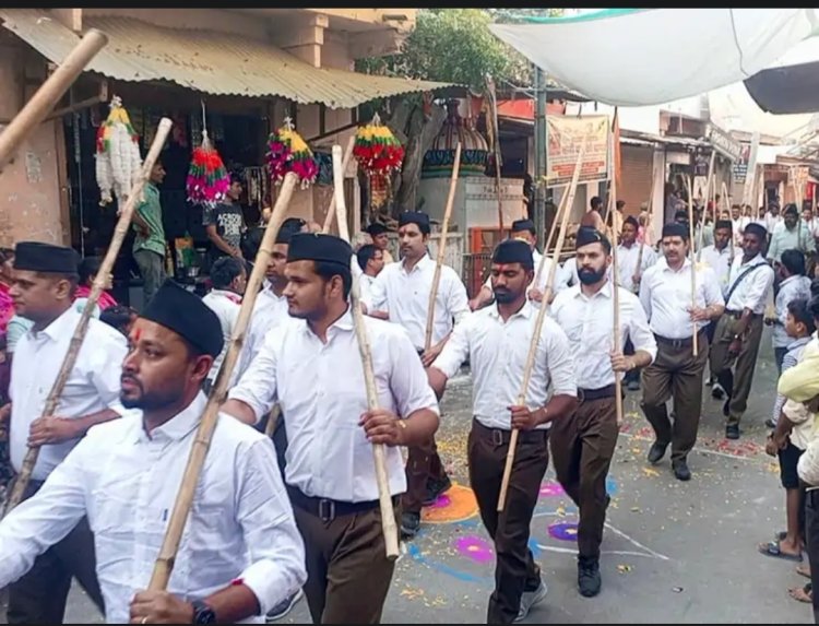 कपासन में स्वयंसेवकों ने निकाला पथ संचलनः  जगह-जगह पुष्पवर्षा कर किया स्वागत, कदम से कदम मिलाकर चले