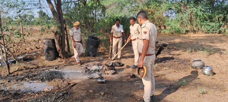 पुलिस की 26 टीमों के 120 पुलिस कर्मियों ने 24 जगहों पर की दबिश और धरपकड़ कार्यवाही।