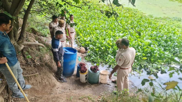 पुलिस की 26 टीमों के 120 पुलिस कर्मियों ने 24 जगहों पर की दबिश और धरपकड़ कार्यवाही।