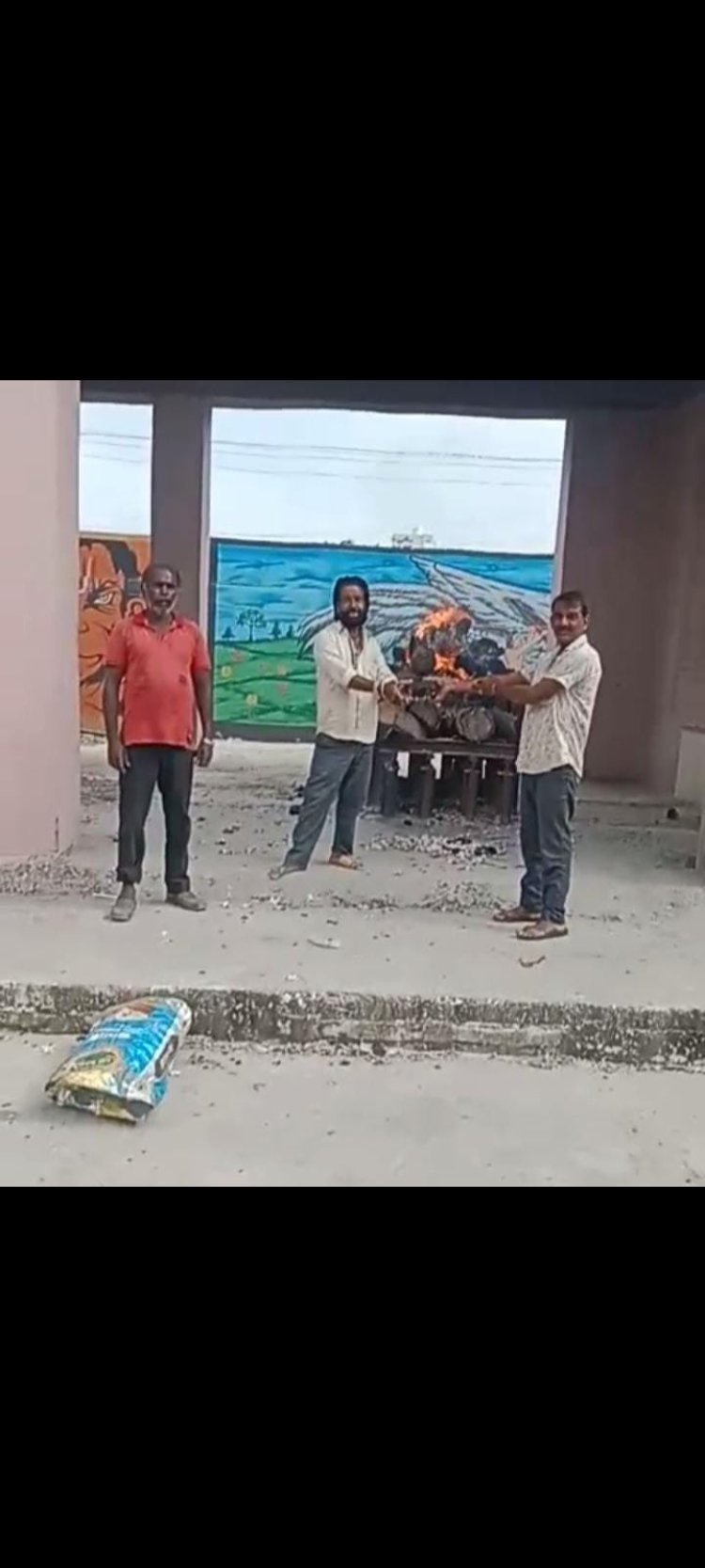 शिव सेना ने लावारिस शव का किया अंतिम संस्कार।